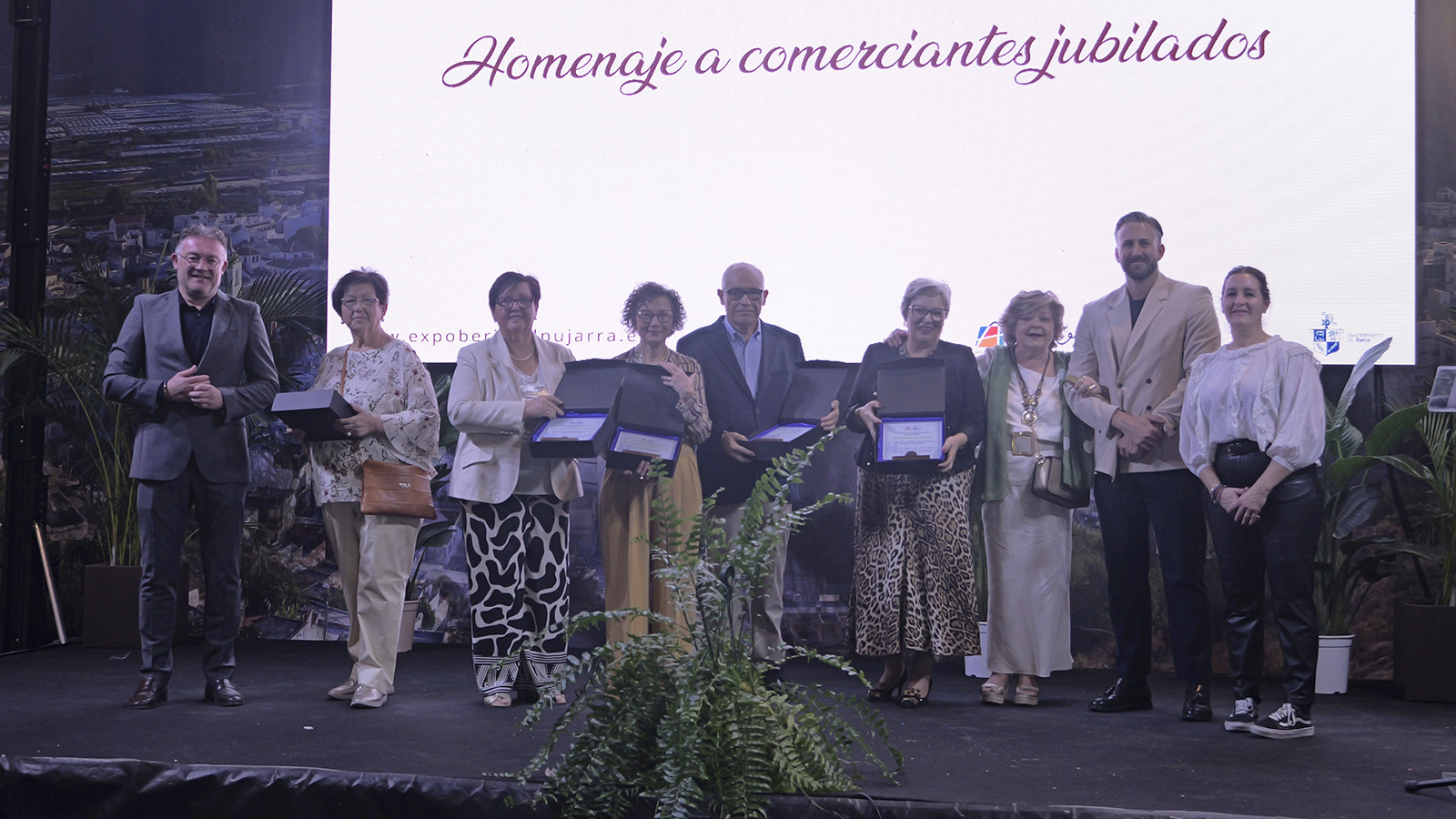 Emotivo reconocimiento a una vida dedicada al comercio en la última jornada de ExpoBerja Alpujarra